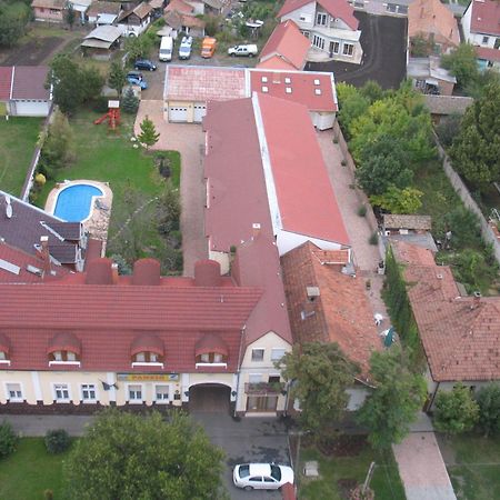 Hotel Kenguru Panzio à Hódmezővásárhely Extérieur photo