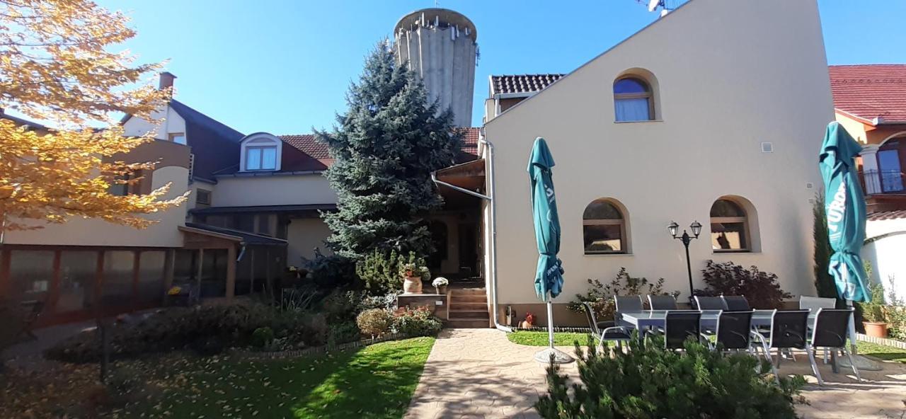 Hotel Kenguru Panzio à Hódmezővásárhely Extérieur photo