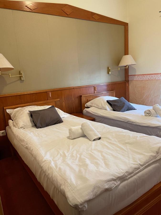 Hotel Kenguru Panzio à Hódmezővásárhely Extérieur photo
