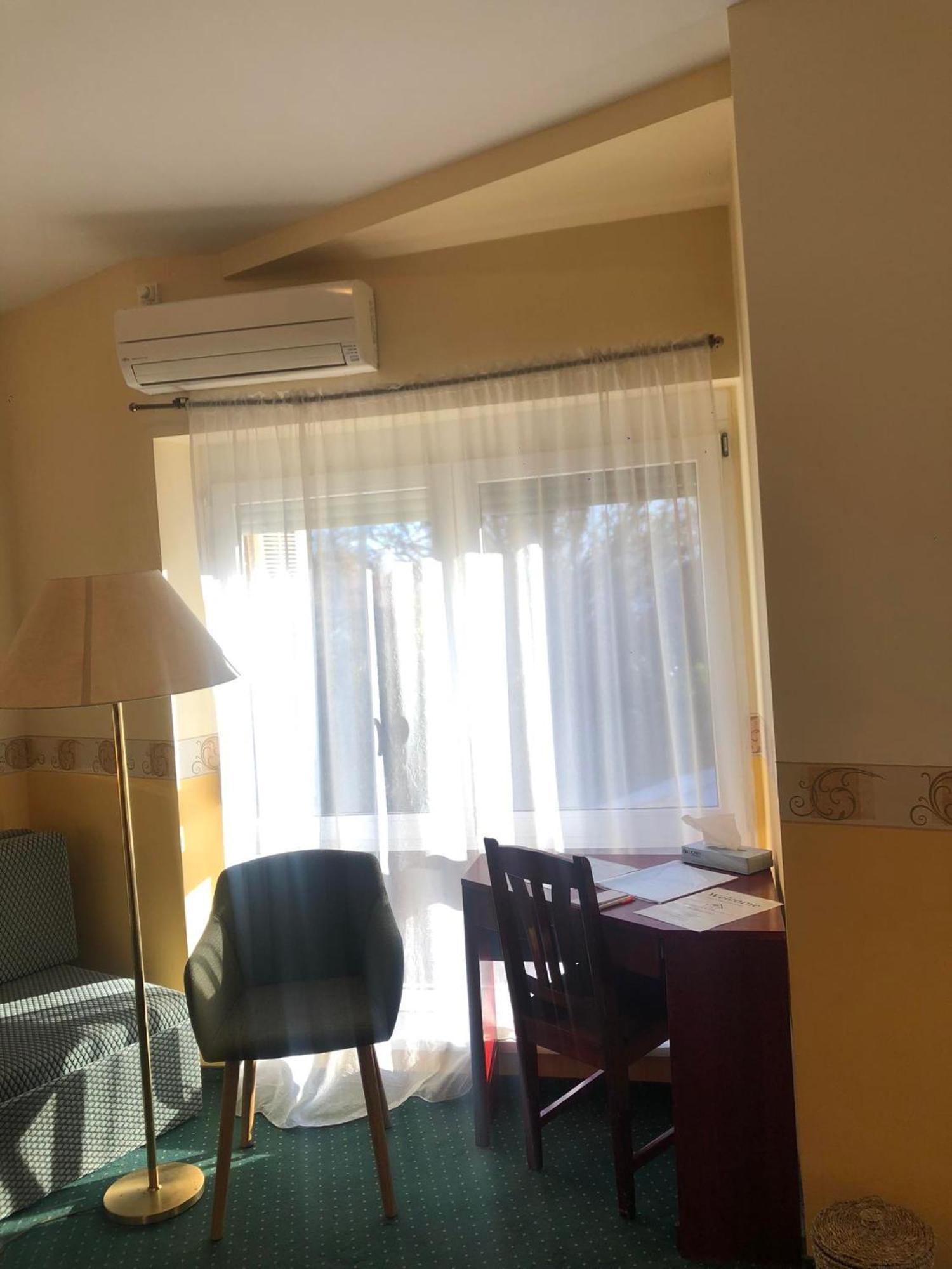 Hotel Kenguru Panzio à Hódmezővásárhely Extérieur photo