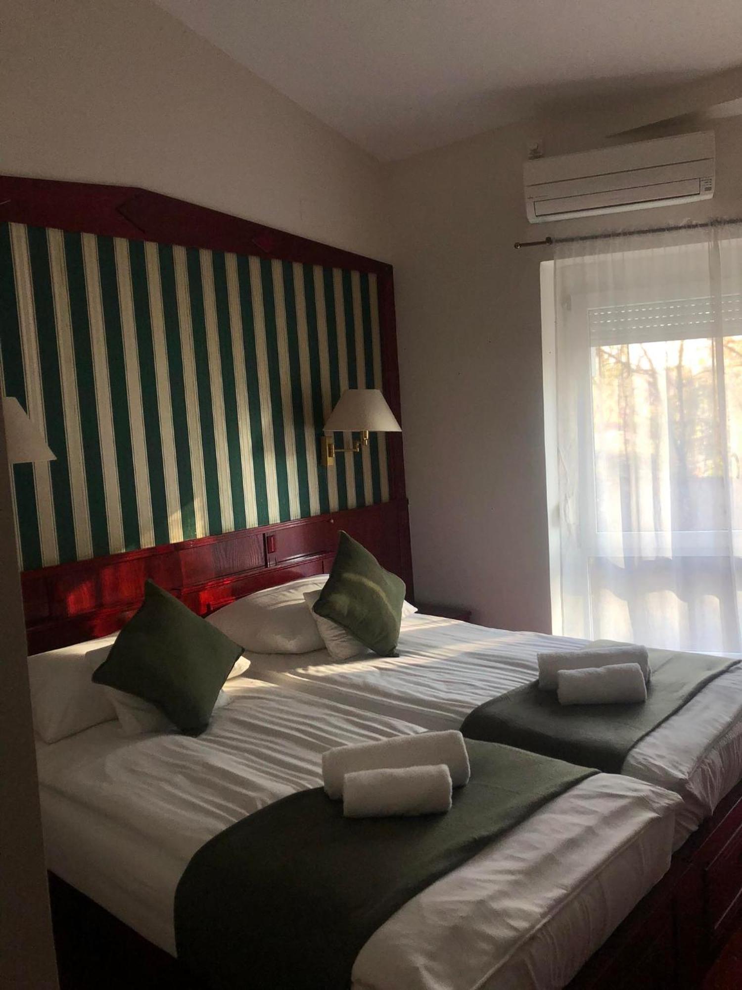Hotel Kenguru Panzio à Hódmezővásárhely Extérieur photo