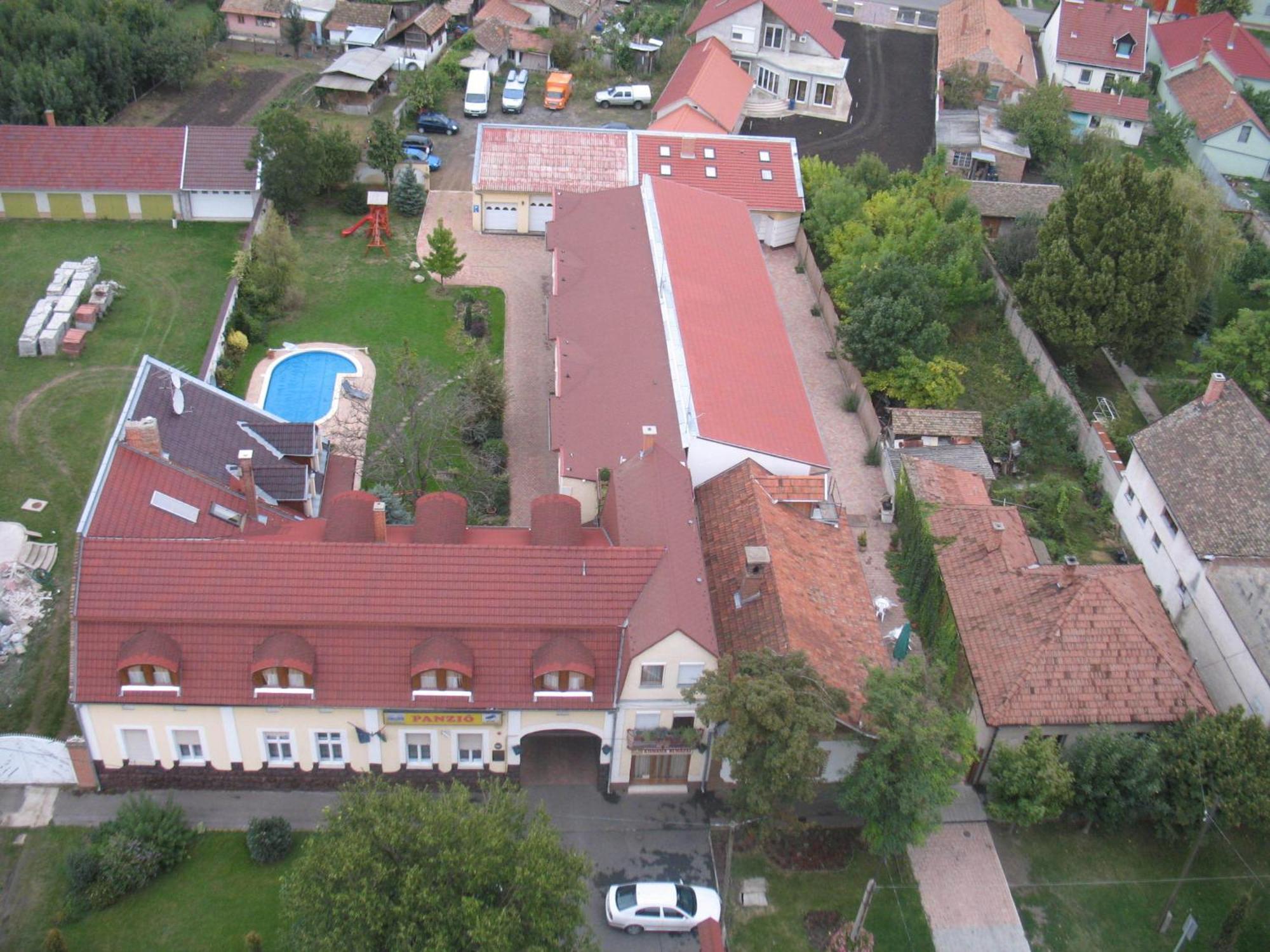 Hotel Kenguru Panzio à Hódmezővásárhely Extérieur photo